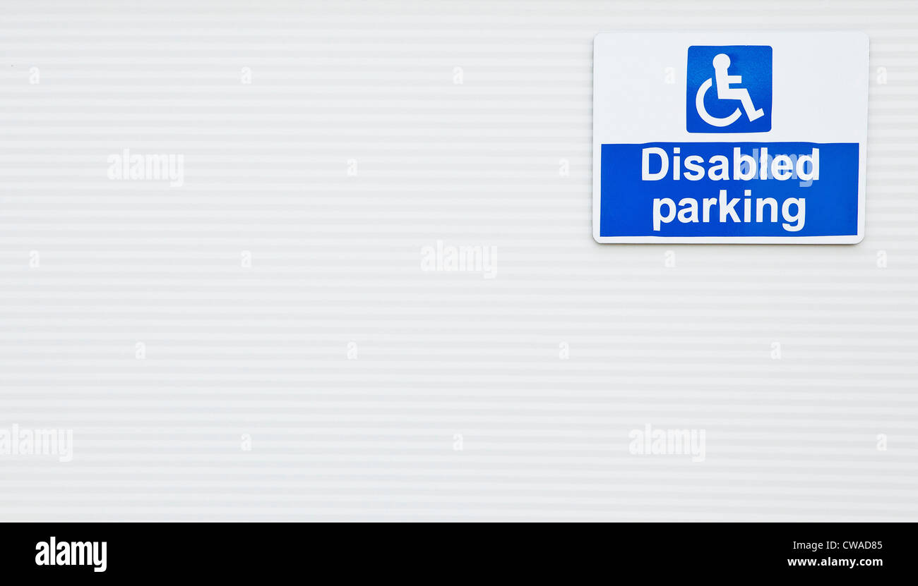 Behinderten Parkplatz Schild Stockfoto