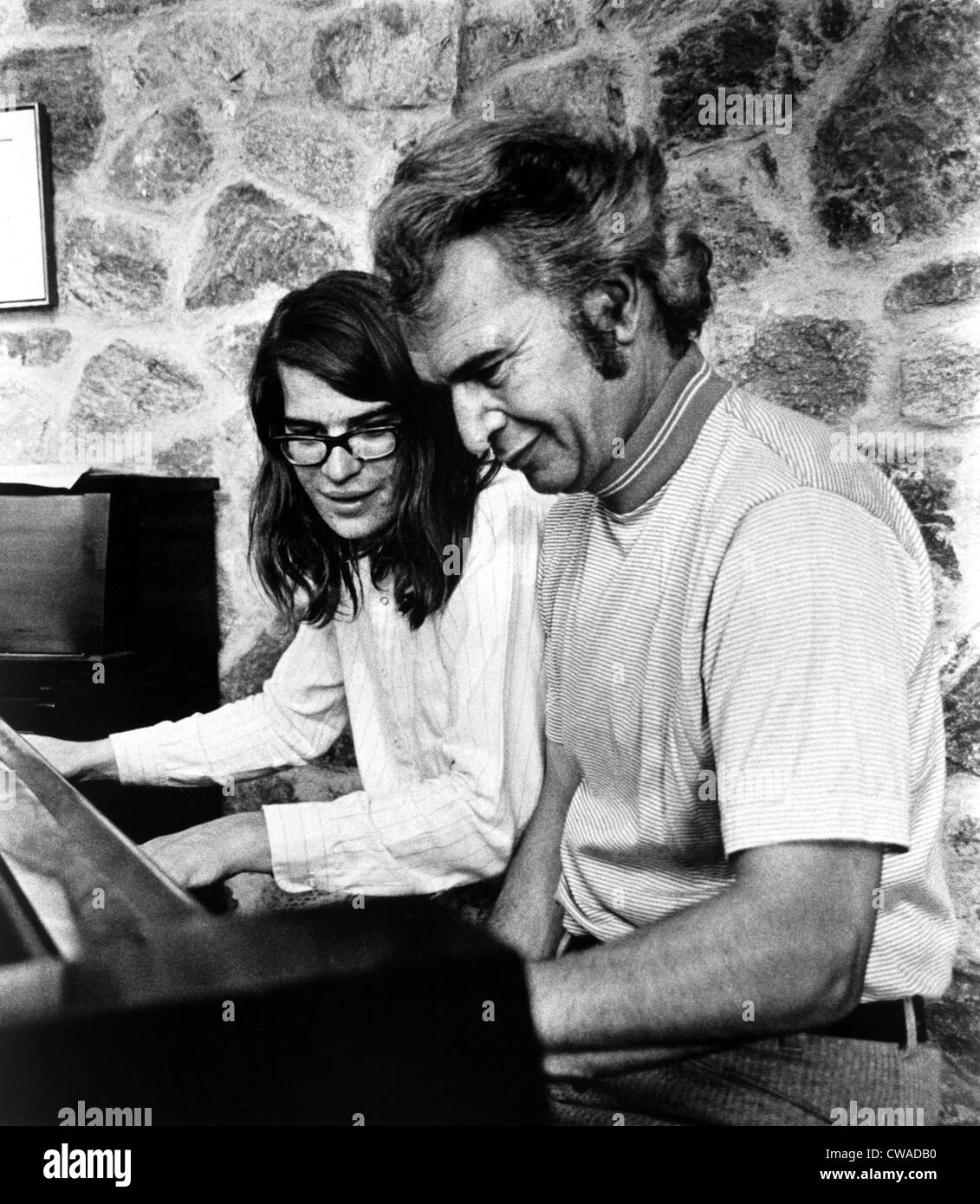 Dave Brubeck und Sohn Chris, Klavierspielen, 1970er Jahre. Höflichkeit: CSU Archive / Everett Collection Stockfoto