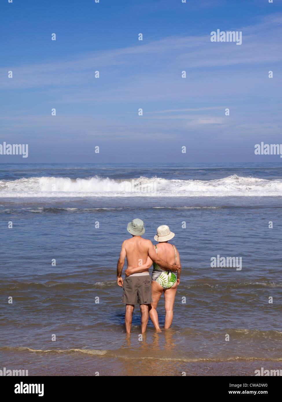 Älteres Paar am Strand Stockfoto