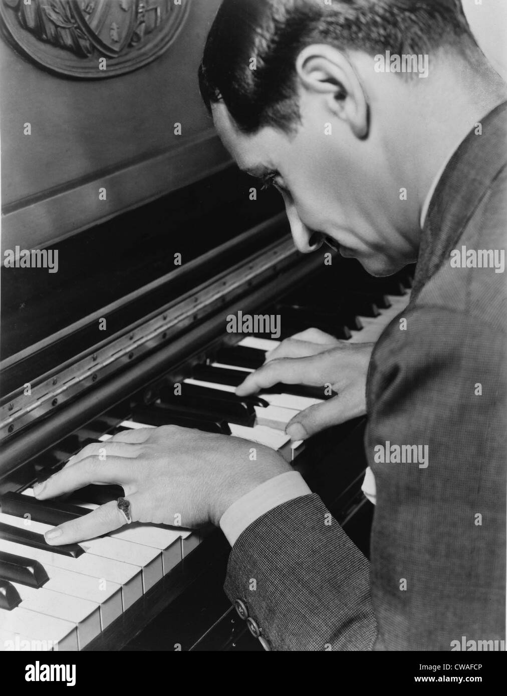 Irving Berlin (1888-1989) komponierte am Klavier, Musik und Texte zu schaffen.  Seine Klassiker gehören GOD BLESS AMERICA Stockfoto