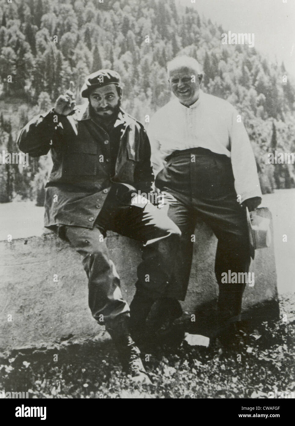 FIDEL CASTRO, kubanischer Ministerpräsident am See Ritsa im Kaukasus mit russischen Ministerpräsidenten Nikita Chruschtschow, nachdem die kubanische Stockfoto