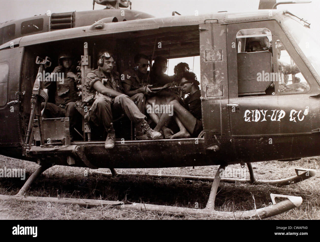 VC ergriffen, um die 25. Infanterie-Division-POW zusammengesetzte erfasst. Vietnam-Krieg, Cu Chi, 1967 amerikanische Soldaten m-16 Stockfoto