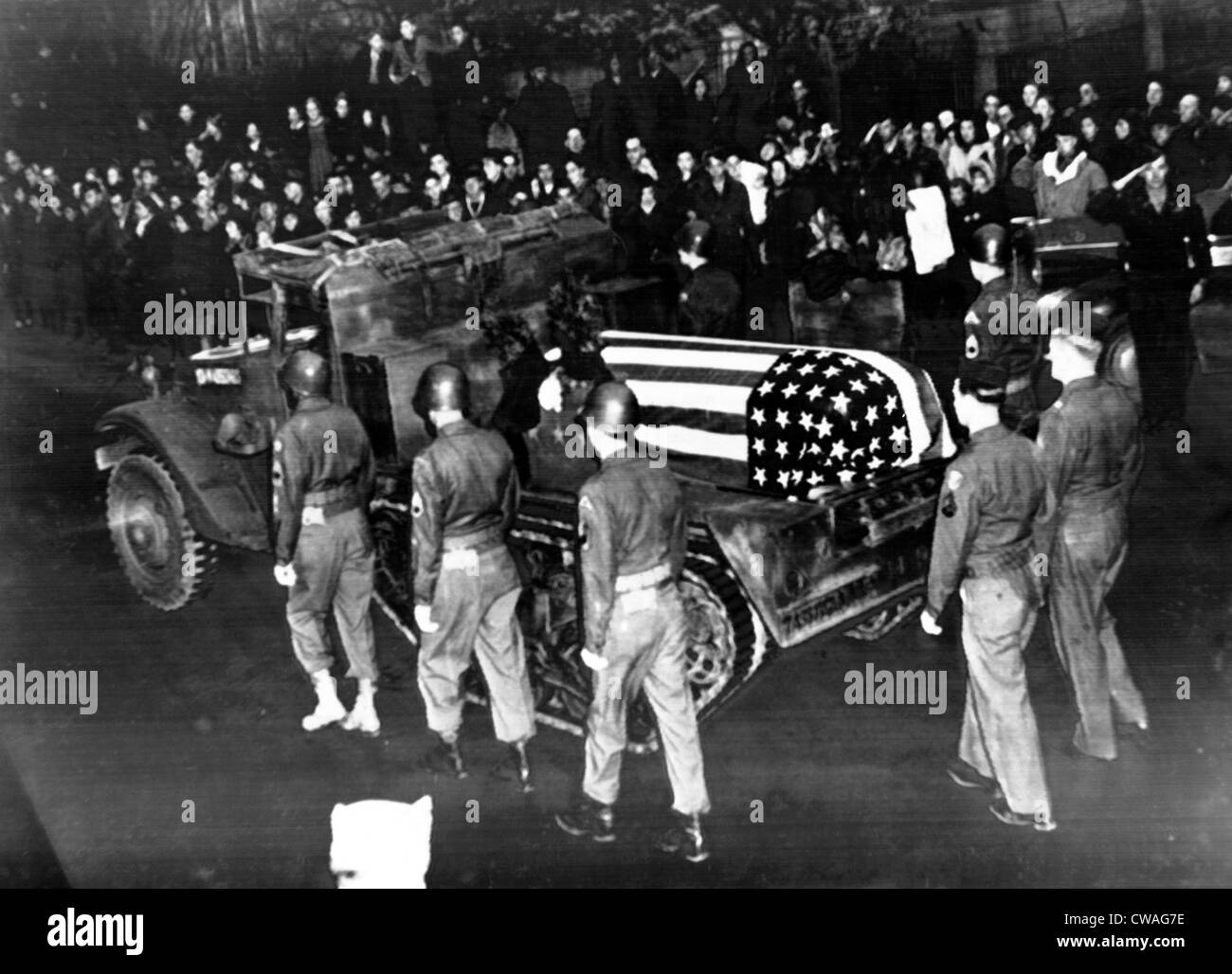 Lt. General George S. Patton in Richtung seine letzte Ruhestätte in Deutschland, 1945. Höflichkeit: CSU Archive / Everett Stockfoto