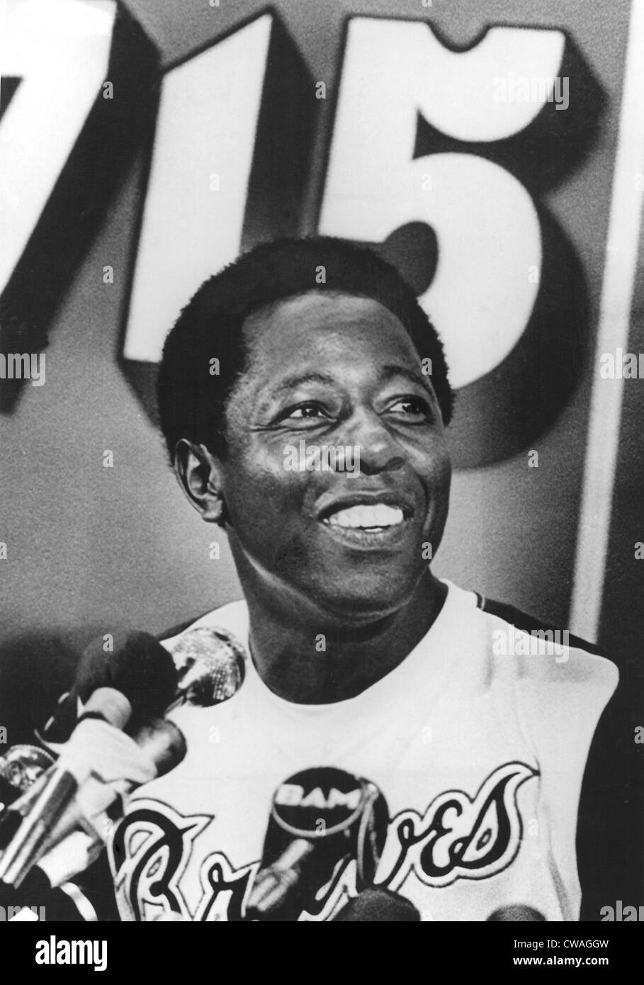 Hank Aaron, während einer Pressekonferenz, beschreibt seinen 715th Home Run, die Babe Ruths Rekord, 8. April 1974 brach. Höflichkeit: Stockfoto