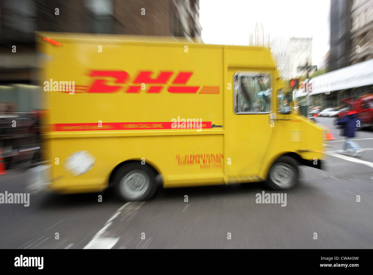 New York, DHL Transporter unterwegs Stockfoto
