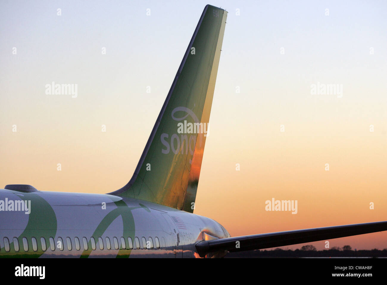 New York, Rückansicht der ein Passagierflugzeug der Fluggesellschaft am JFK-Flughafen-Song Stockfoto