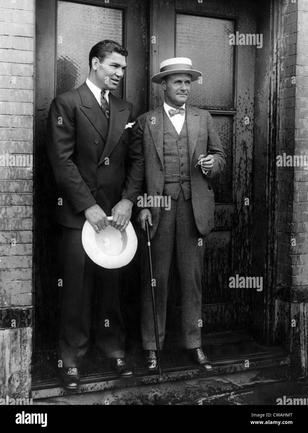 Jack Dempsey und Tex Richard, New York, New York, Juli 1927. Höflichkeit: CSU Archive/Everett Collection Stockfoto