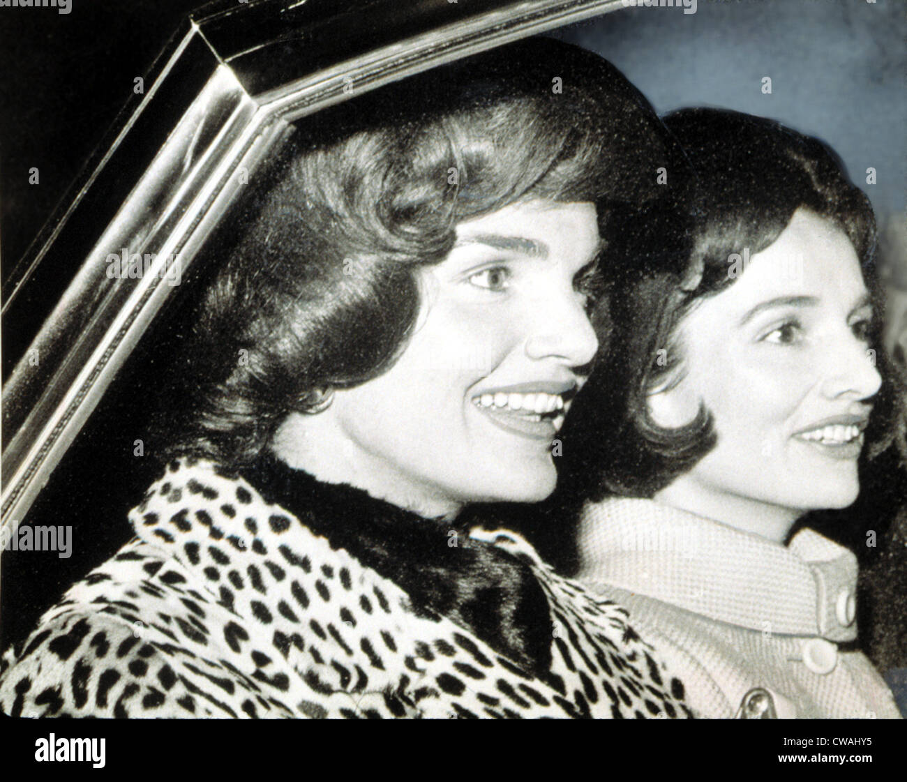 Jacqueline Kennedy und ihre Schwester Lee Radziwell, 9. März 1962. Höflichkeit: CSU Archive / Everett Collection Stockfoto