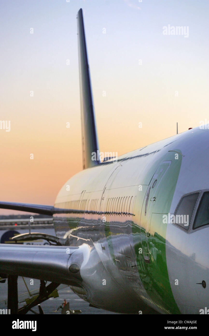 New York, Blick nach vorne auf ein Passagierflugzeug der Fluggesellschaft am JFK-Flughafen-Song Stockfoto