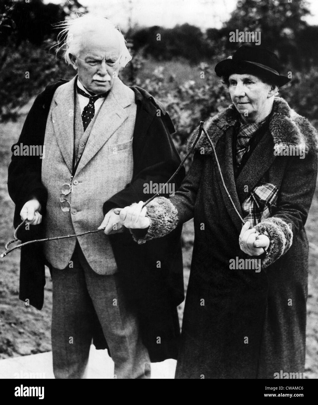 Britischer Staatsmann Lloyd George und Frau David Wyllie, Surrey, England. 26. Mai 1938. Höflichkeit: CSU Archive/Everett Collection Stockfoto