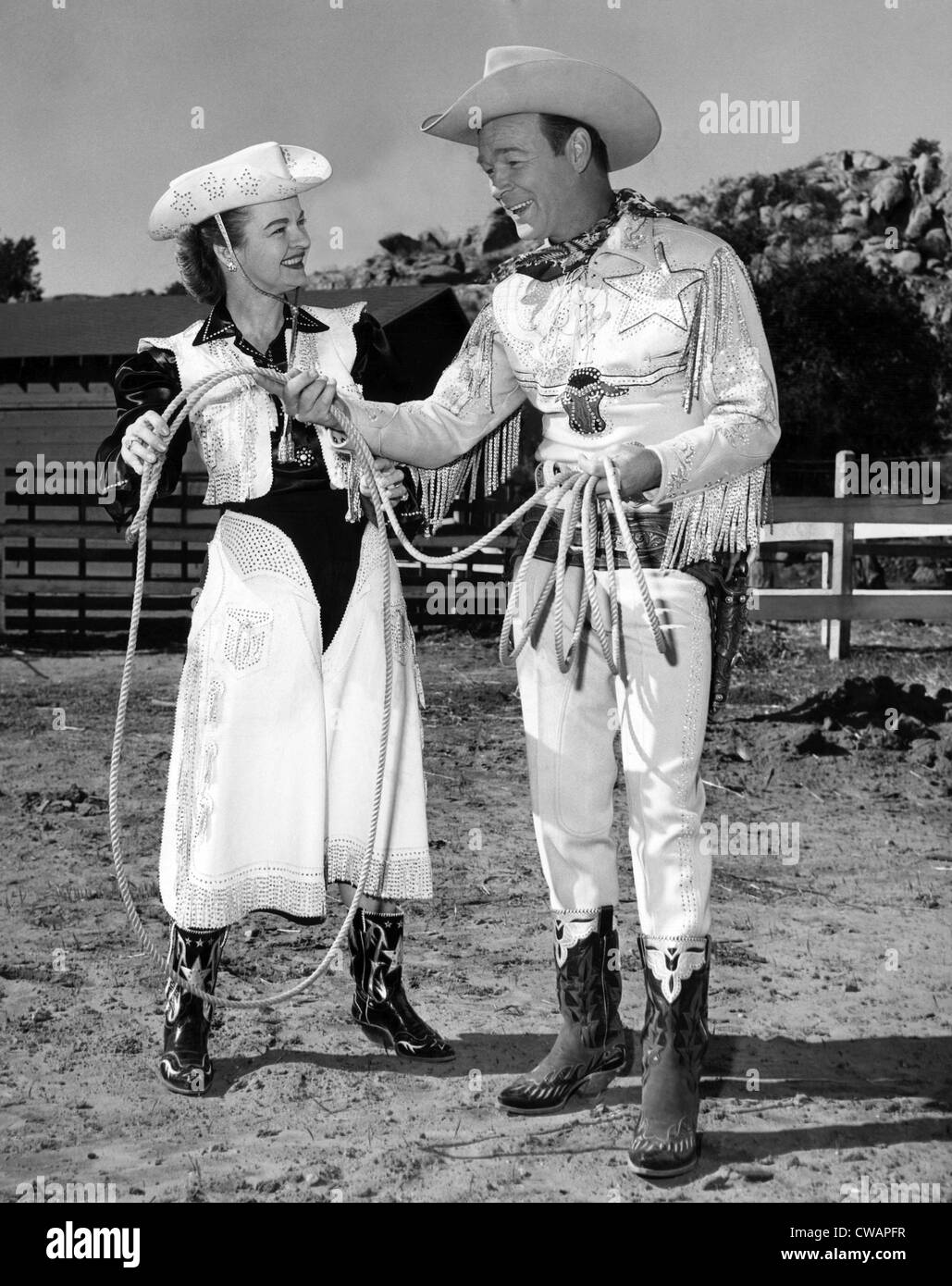 Roy Rogers (rechts) und seine Frau Dale Evans, ca. 1953. Höflichkeit: CSU Archive/Everett Collection Stockfoto