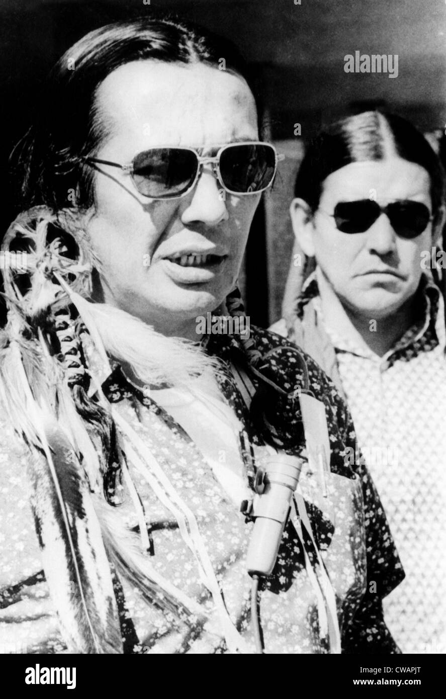 Russell Means und Clyde Bellecourt, AIM (American Indian Movement), nach wird angeklagt in Bundesgericht für AIM Stockfoto