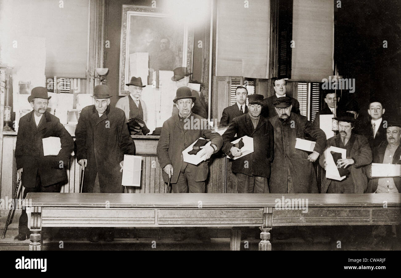 Verarmten Bowery Männer posieren für ein Gruppenfoto, die Großzügigkeit der Kommunalpolitiker Tim Sullivan (1862 –1913), zu dokumentieren, die Stockfoto