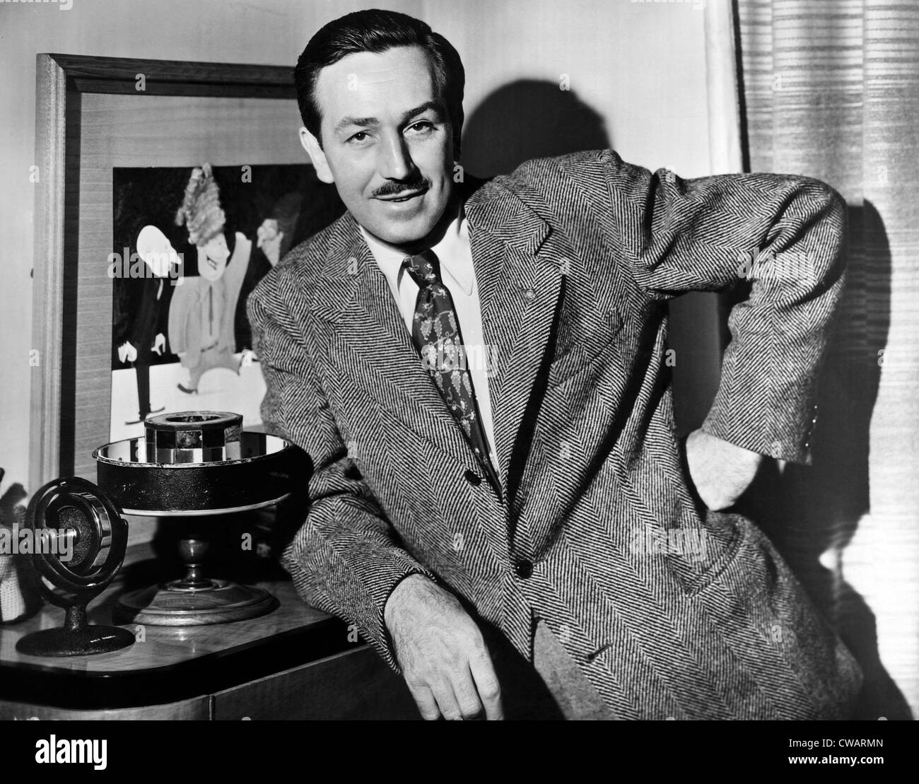 Walt Disney, 1945. Höflichkeit: CSU Archive/Everett Collection Stockfoto