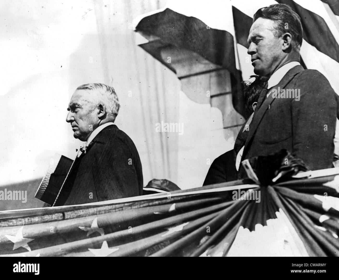 Präsident WARREN G. HARDING im Stadion in Seattle, c. 1923 sprechen. Höflichkeit: CSU Archive / Everett Collection Stockfoto