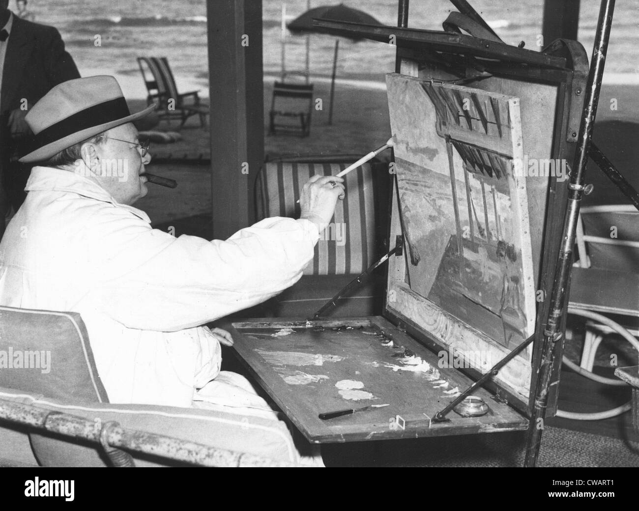 Winston Churchill, 1956. Höflichkeit: CSU Archive / Everett Collection Stockfoto