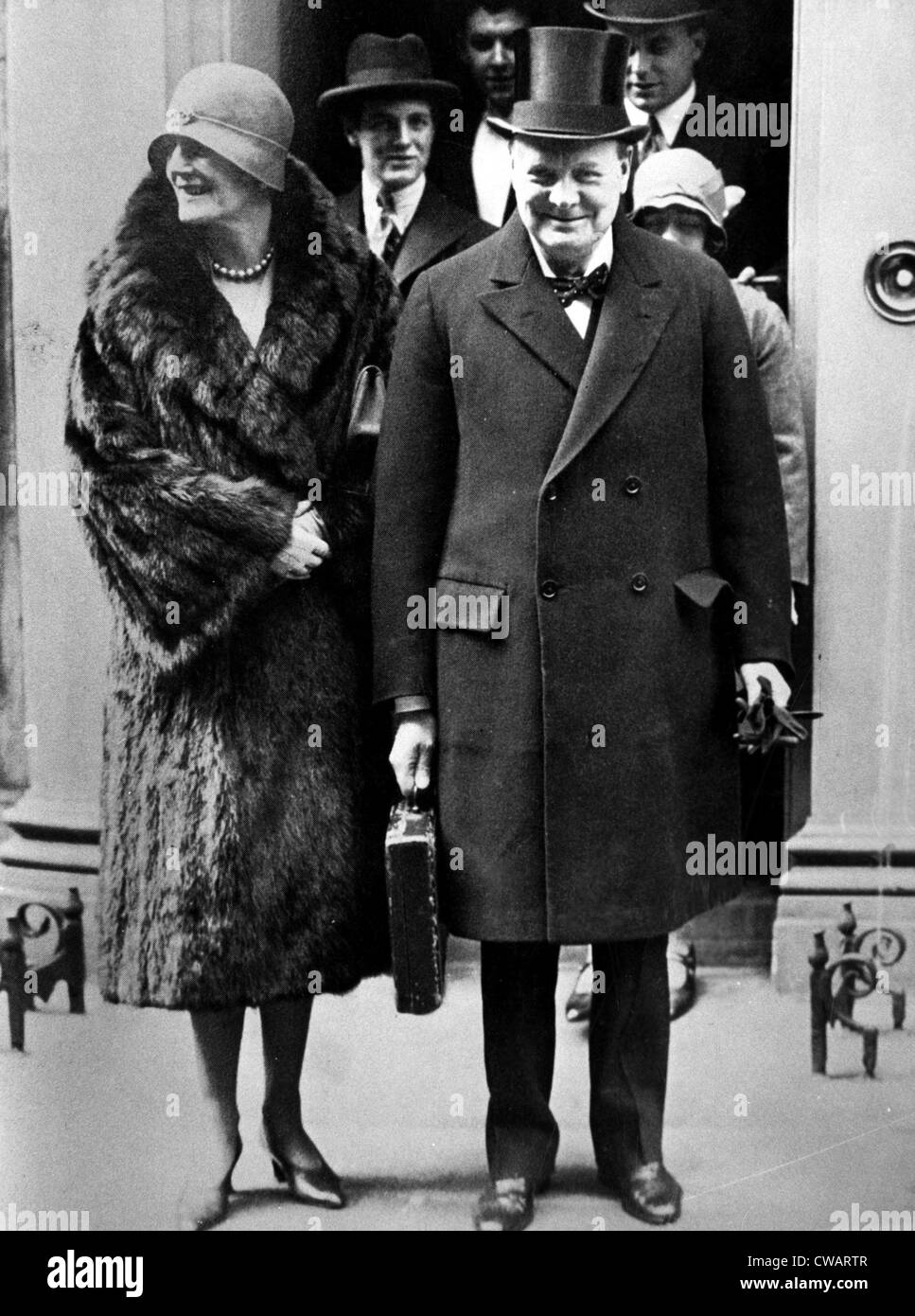 Winston Churchill und seine Frau, Clementine, 1964. Höflichkeit: CSU Archive/Everett Collection Stockfoto