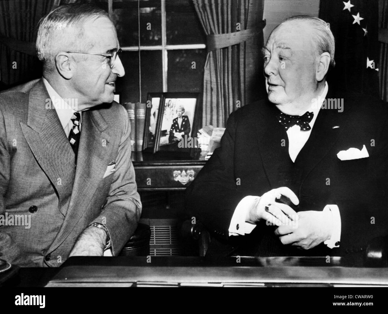 Präsident Harry Truman und Premierminister Winston Churchill in ihrer letzten Konferenz im Weißen Haus, 1952. Höflichkeit: CSU Stockfoto