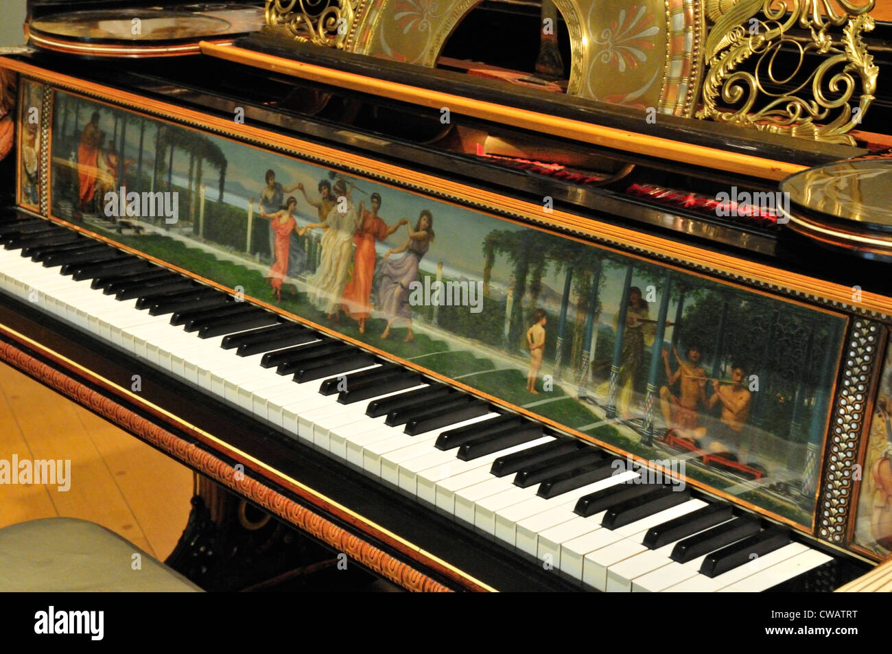 Tastatur und Front Panel "Grand Piano und paar Hocker" von Sir Lawrence Tadema, dargestellt am Clark Art Institute Stockfoto