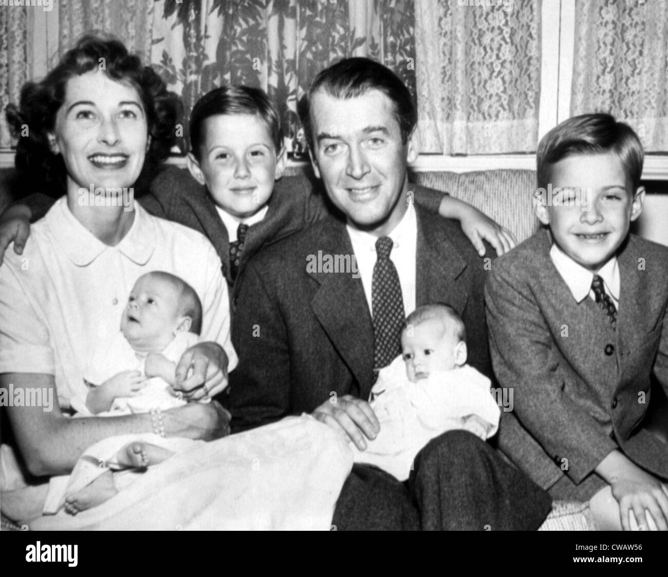 GLORIA STEWART, JUDY STEWART, RONNIE STEWART, JAMES STEWART, KELLY STEWART und MICHAEL STEWART, 1951. Höflichkeit: CSU Archive / Stockfoto