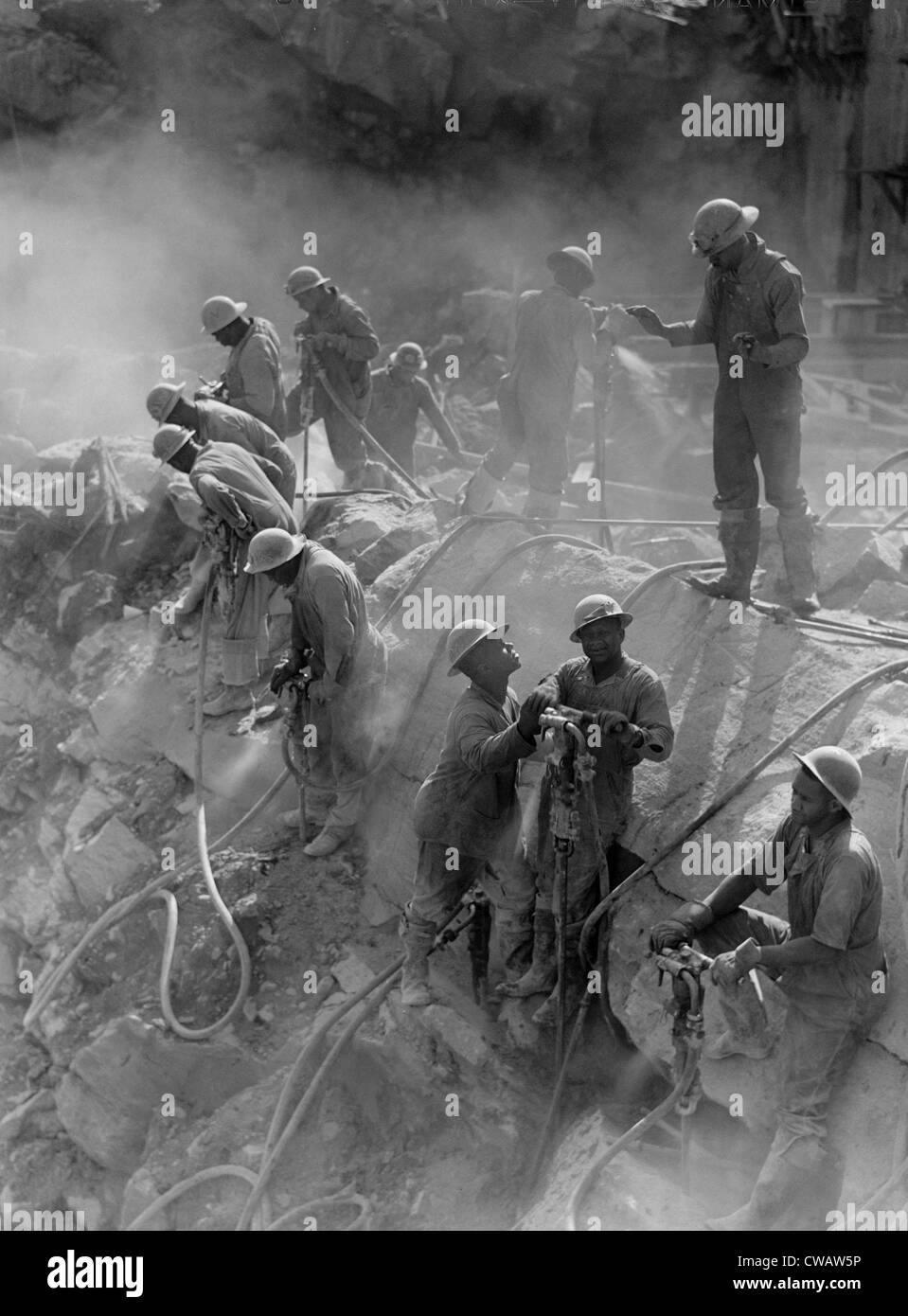 Afrikanische amerikanische Arbeiter Bau die Tennessee Valley Authority Fort Loudoun Dam im August 1942. Stockfoto