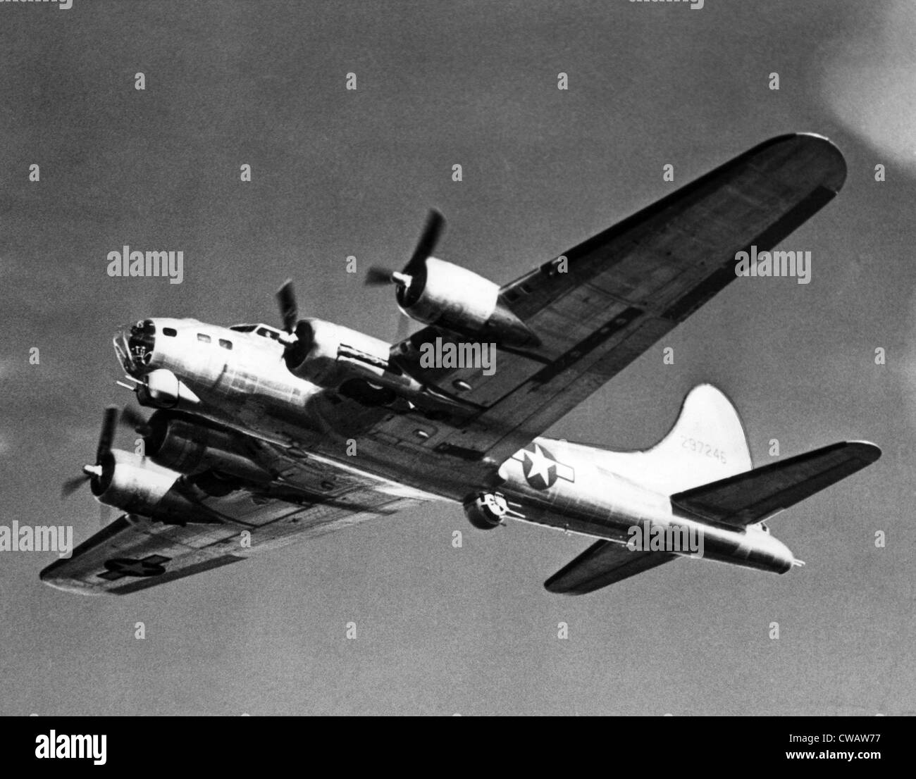Boeing b-17 Flying Fortress, gegen die deutschen während des zweiten Weltkriegs, März 1944 eingesetzt. Höflichkeit: CSU Archive/Everett Collection Stockfoto