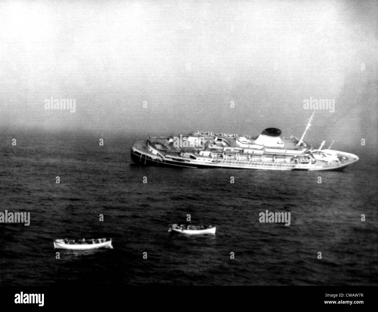 ANDREA DORIA, der italienischen Ozeandampfer nach im Ozean, 60 Meilen von Nantucket Insel, 25. Juli 1956, sinkt seine Stockfoto