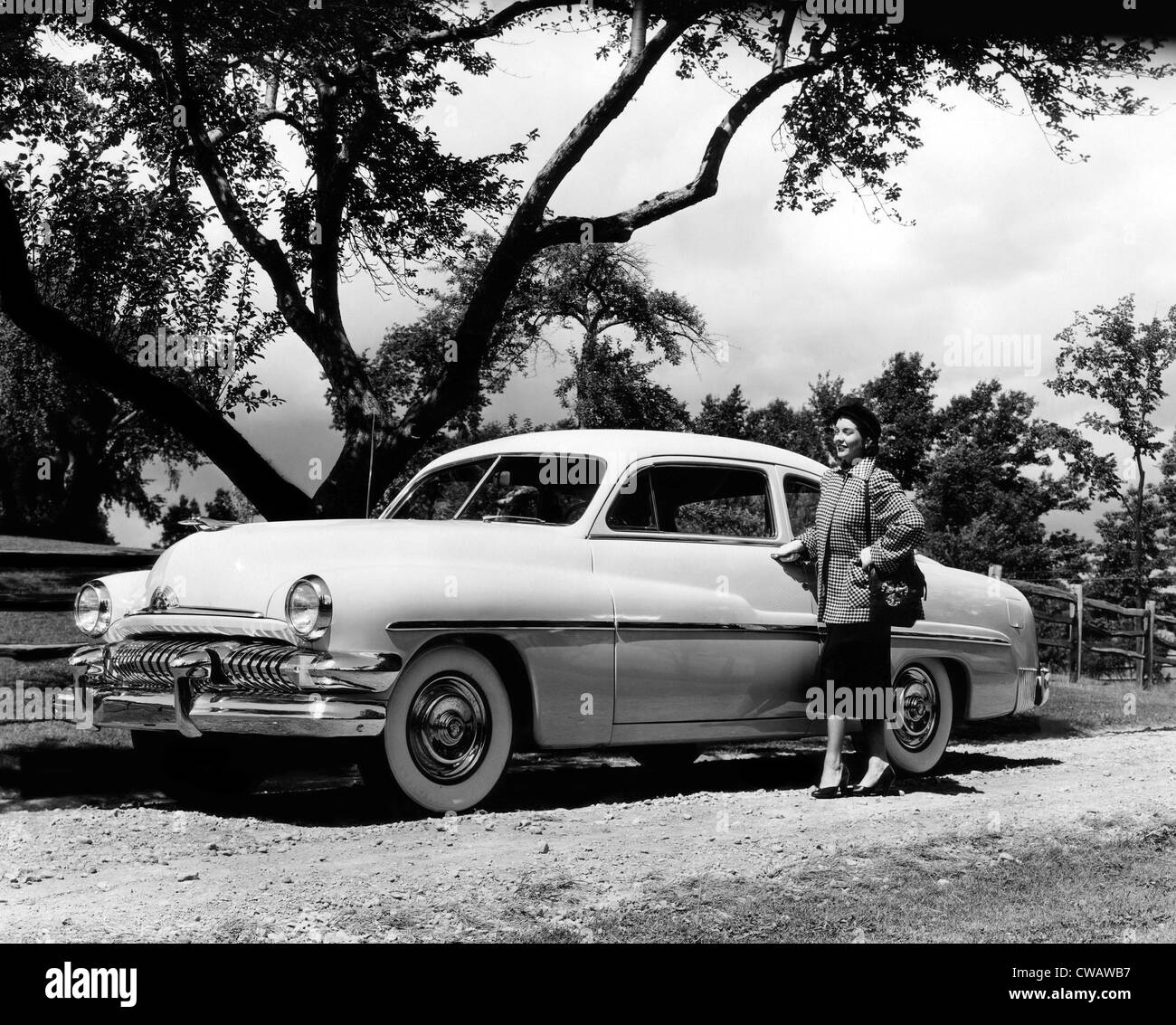 1951 Mercury sechs-Personen-Coupé mit Fords neue Automatik-Getriebe. Höflichkeit: CSU Archive/Everett Collection Stockfoto