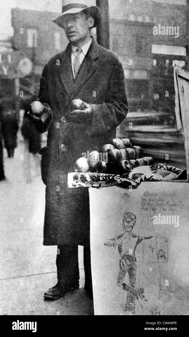 Betteln für Unternehmen, war diese Apple-Verkäufer ein Opfer der Weltwirtschaftskrise. der 1930er Jahre. Höflichkeit: CSU Archive/Everett Collection Stockfoto