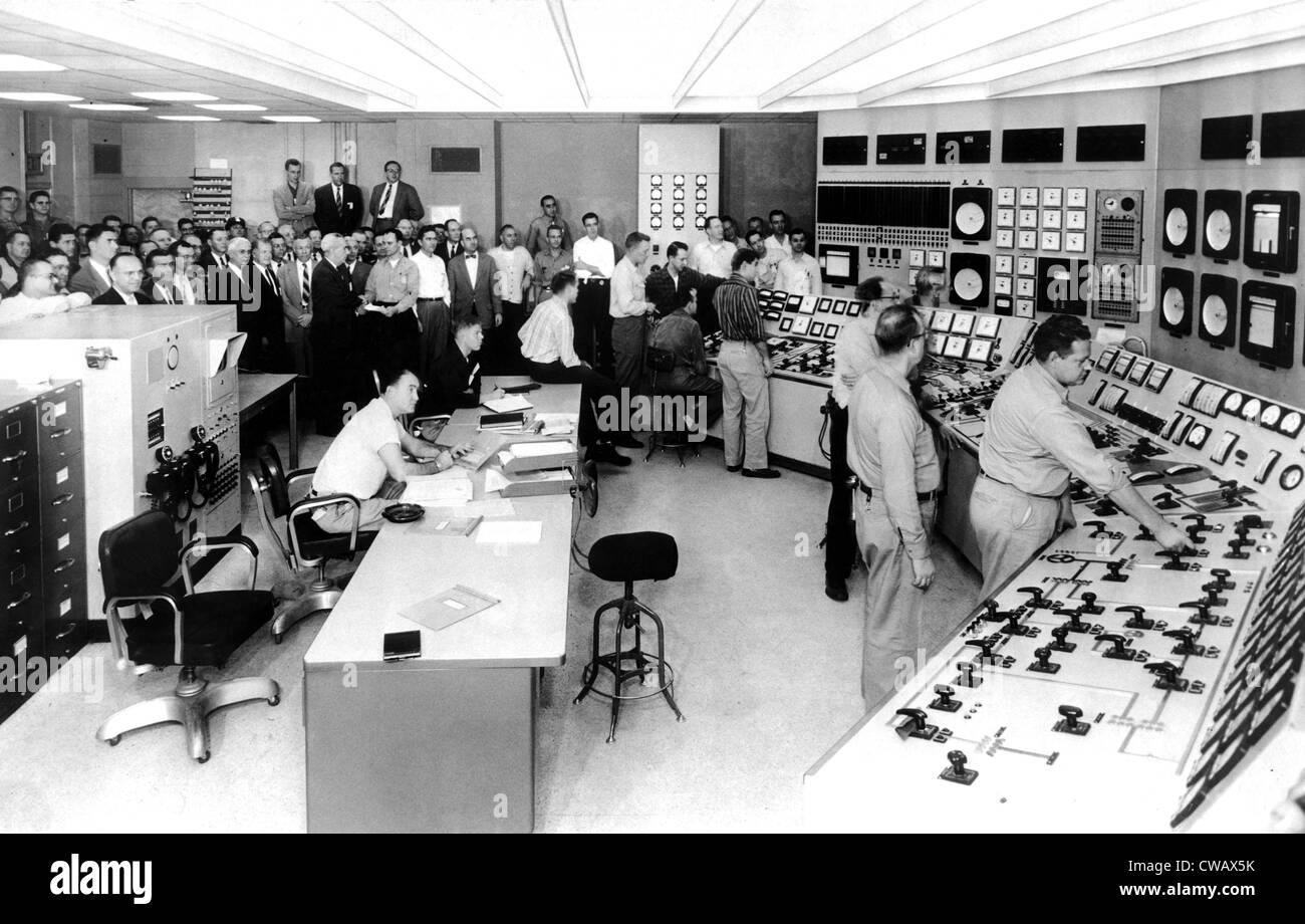 Kontrollraum des Shippingport Nuclear (atomaren) Kraftwerk Shippingport, PA, ca. 1957. Höflichkeit: CSU Archive / Everett Stockfoto