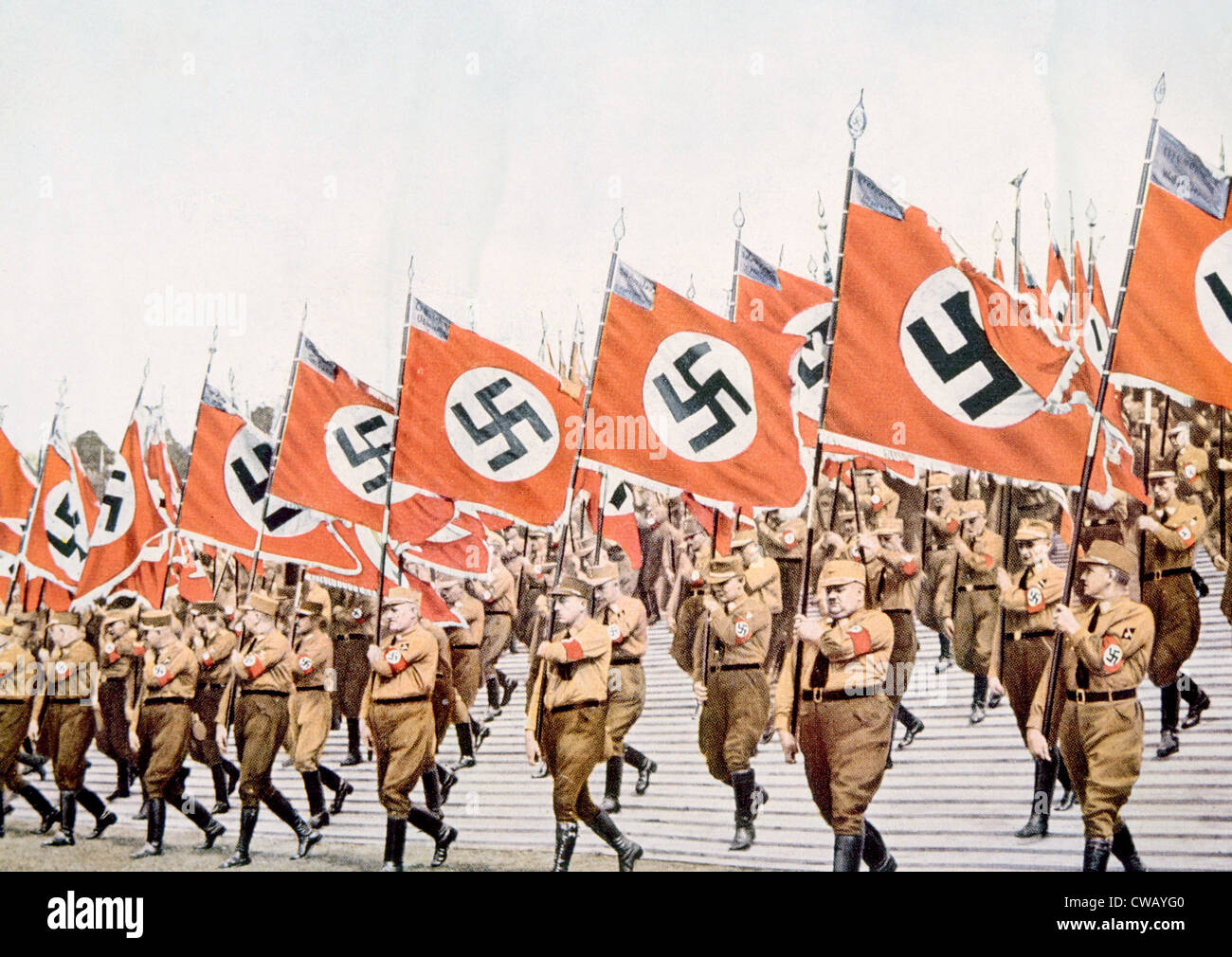 Nazi-Deutschland, Eingang von der Nazi-Flagbearers auf der Party Tag Kundgebung in Nürnberg, 1933. Stockfoto