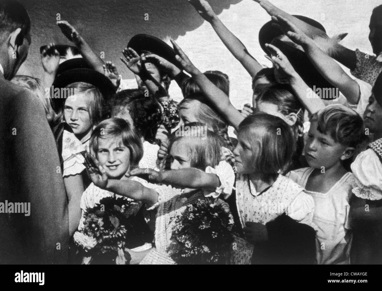 Nazi-Deutschland, Kinder Gruß Adolf Hitler 1935. Stockfoto