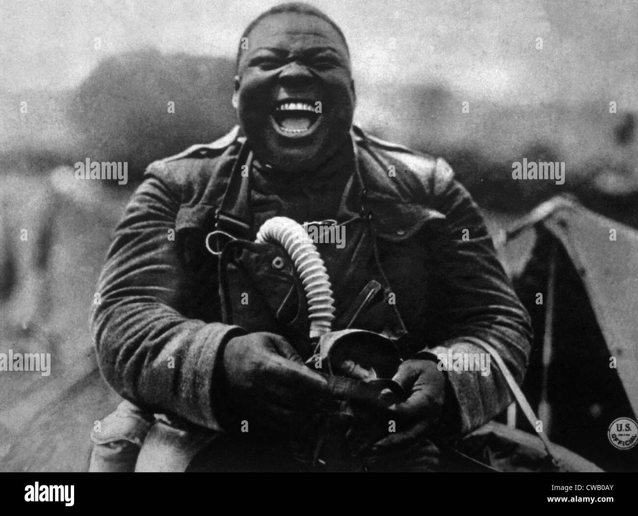 Ersten Weltkrieg Soldat des afrikanisch-amerikanischen 3rd Battalion, 366. Infanterie mit seiner Gasmaske, U.S. Signal Corps Foto Stockfoto