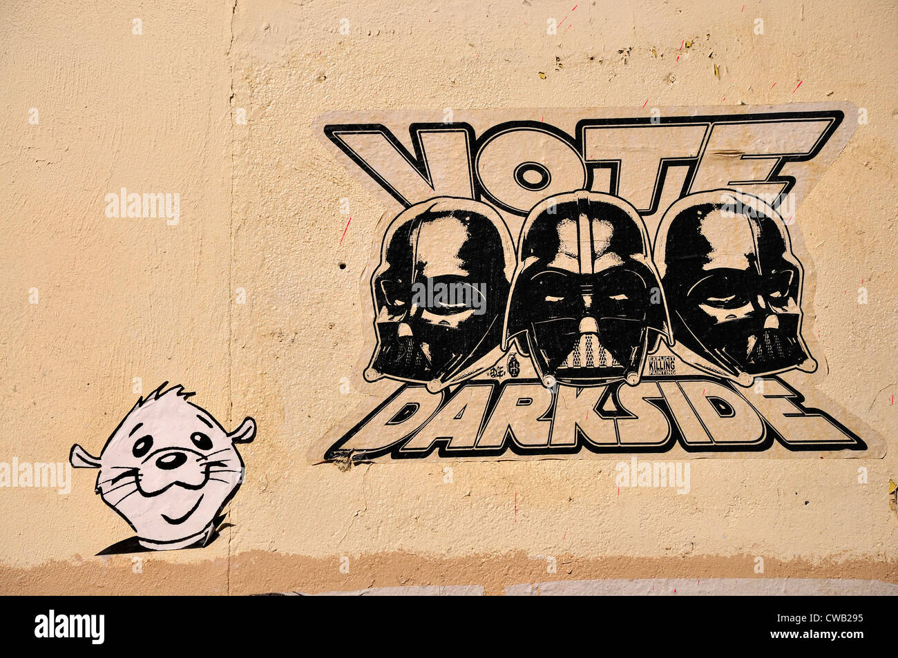 Paris, Frankreich. Street-Art in der Rue de Seine (6. Arr) "Stimme Darkside" und lächelnde Nagetier Stockfoto