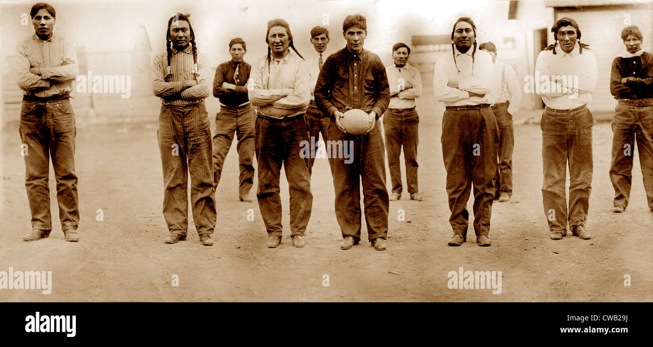 Fußball, Sioux-Indianer-Fußball-Nationalmannschaft, ca. 1910 s. Stockfoto