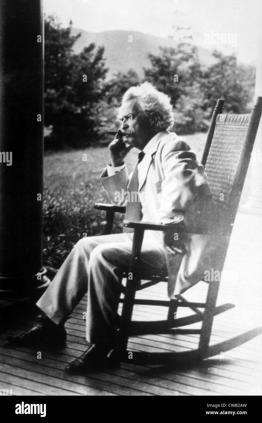 Mark Twain (aka Samuel L. Clemens) (1835-1910) in seinem Haus in Hannibal, Missouri, 1908 Stockfoto