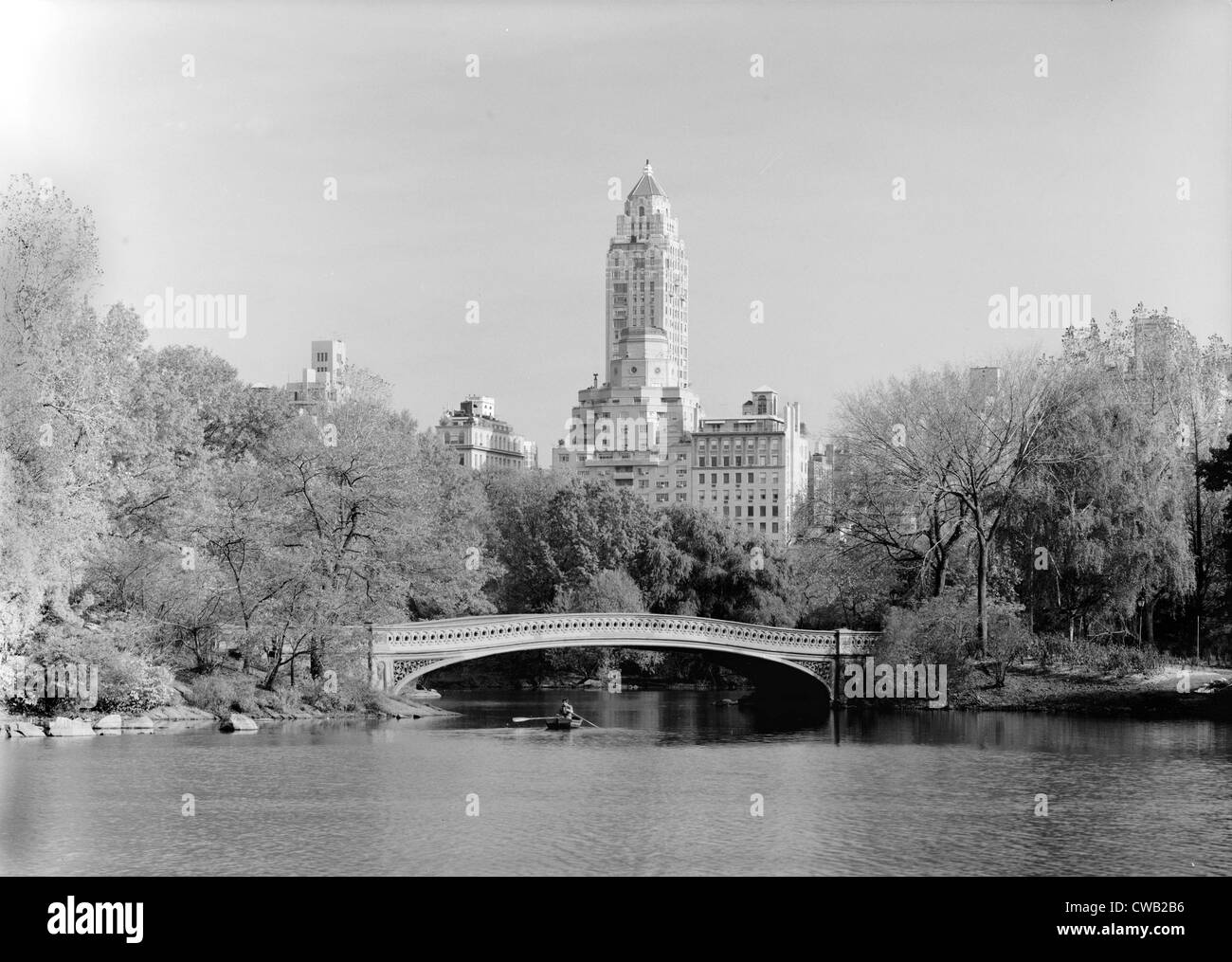 New York City, Central Park-Bogen-Brücke, Blick auf Brücke nach Osten, Foto von Jet Lowe, ca. 1980er Jahre. Stockfoto
