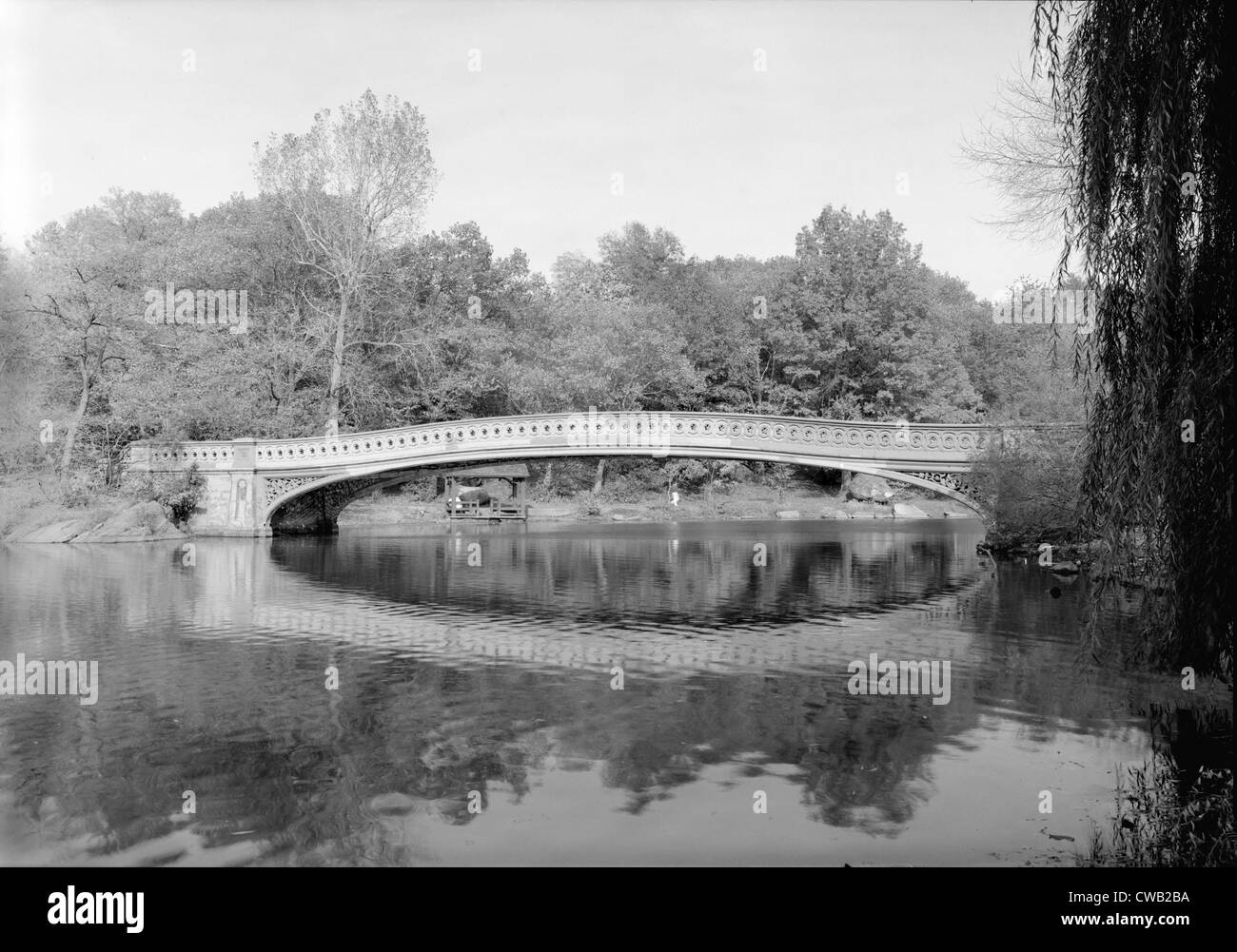 New York City, Central Park-Bogen-Brücke, Blick auf Brücke nach Nordosten, Foto von Jet Lowe, ca. 1980er Jahre. Stockfoto