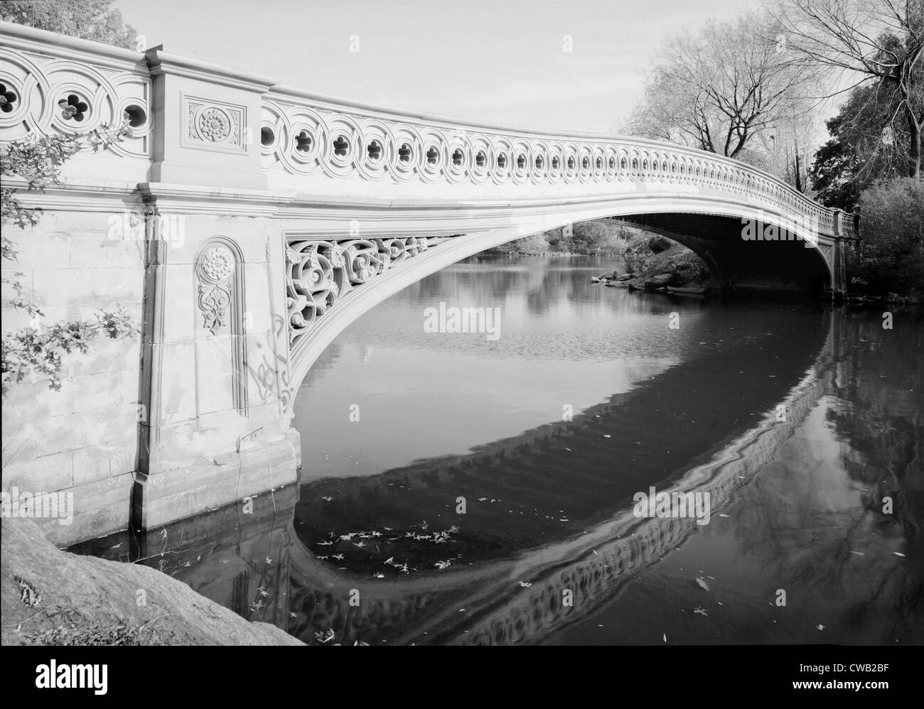 New York City, Central Park-Bogen-Brücke, Anzeigen suchen südöstlich von der Westseite der Brücke, Foto von Jet Lowe, ca. 1980er Jahre. Stockfoto