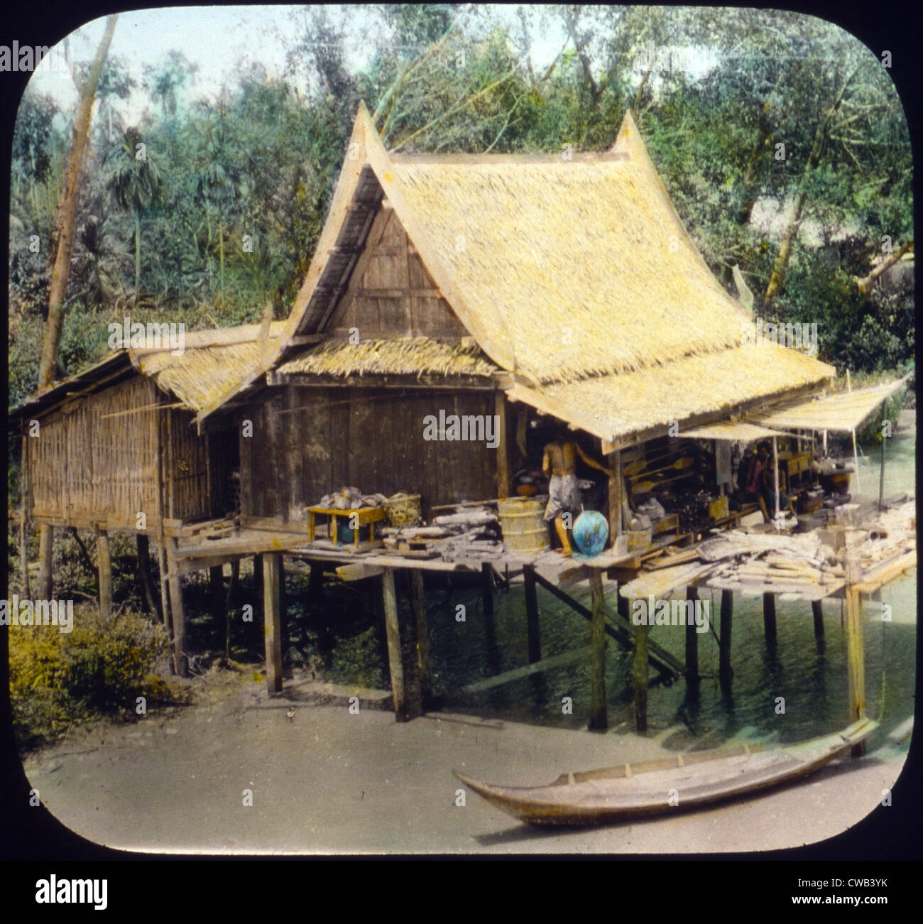 Haus am Kanal, Bangkok, Thailand hand farbige Laterne Dia, Foto von William Henry Jackson, 1895. Stockfoto