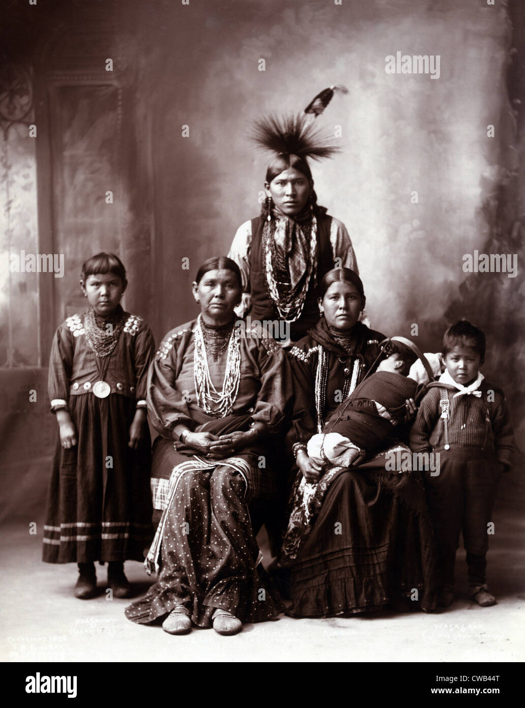 Gebürtige amerikanische Familie, Originaltitel: "Sauk indische Familie", Foto von Frank A. Rinehart, 1899. Stockfoto