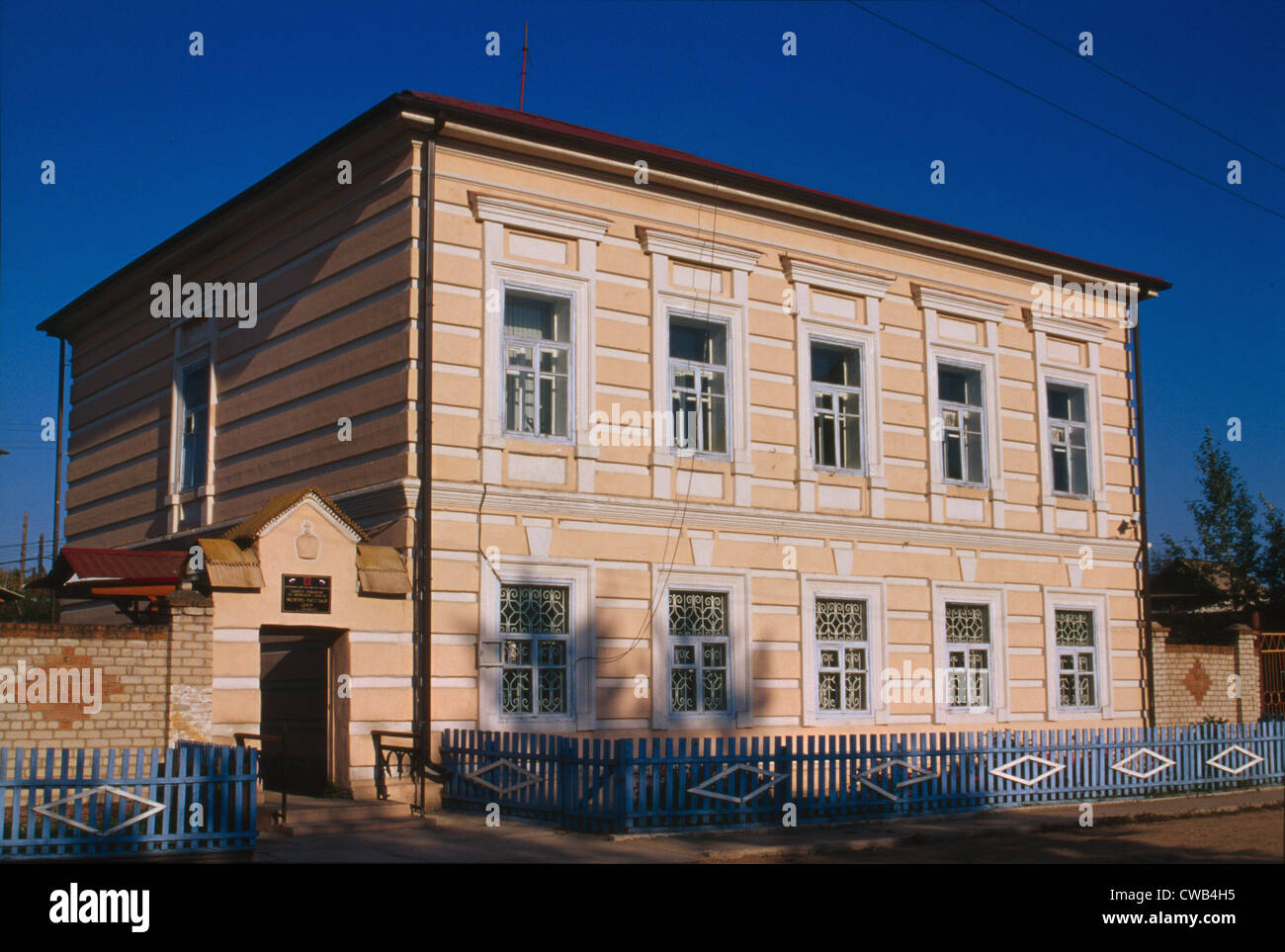 Russische Post Office, erbaut Mitte des 19. Jahrhunderts, Zollstation, Russland, Foto von William Handwerk Brumfield, 2000. Stockfoto