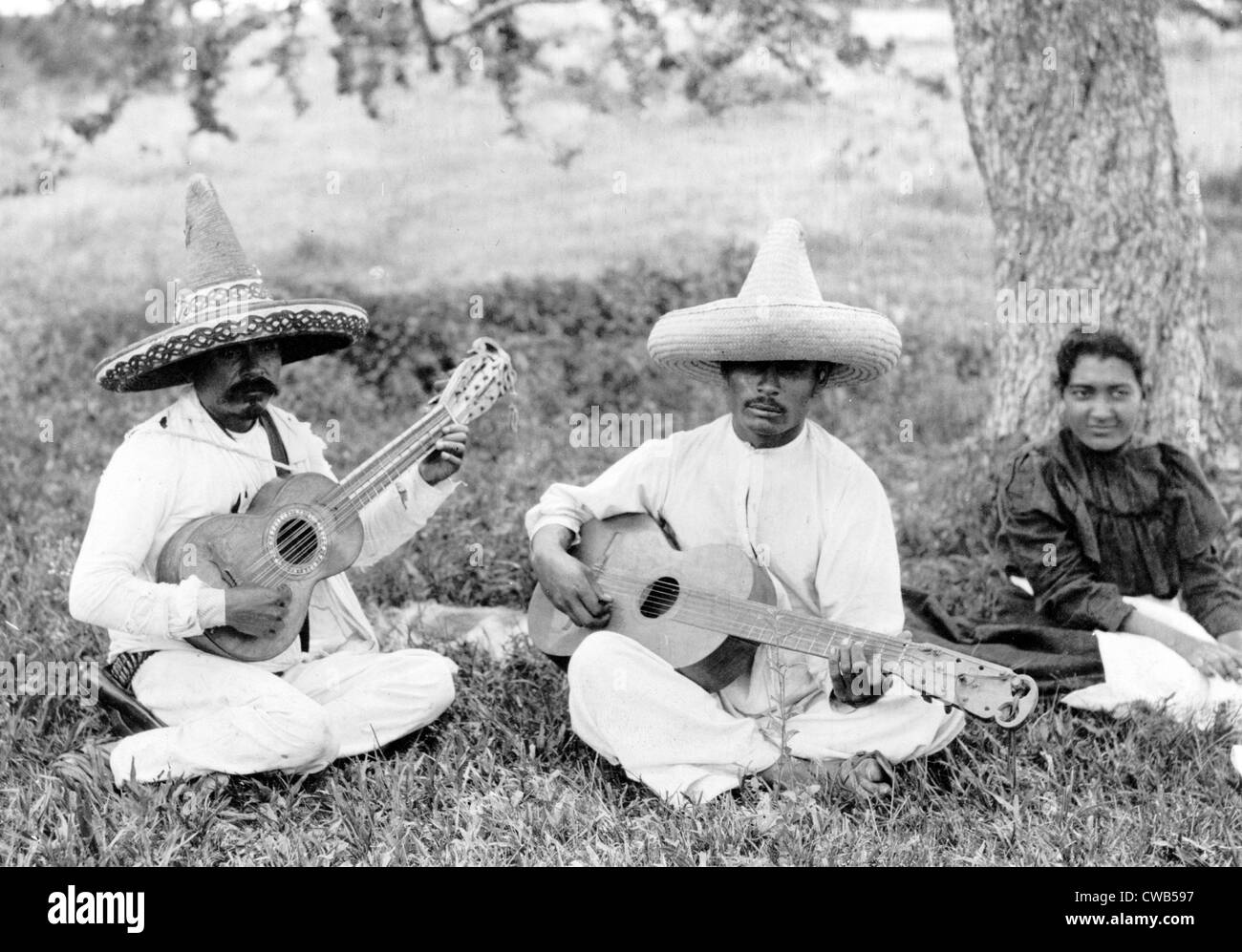 Folk-Musik. Musikalisches Picknick, Foto: Hugo Brehme, Mexico, D.F ca. 1910er Jahre Stockfoto