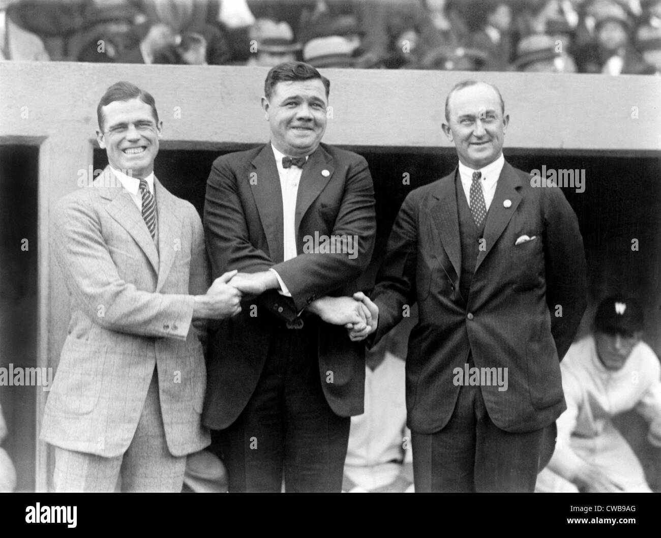 George Sisler, Babe Ruth und Ty Cobb Händeschütteln bei der 1924 World Series, 1924 Stockfoto