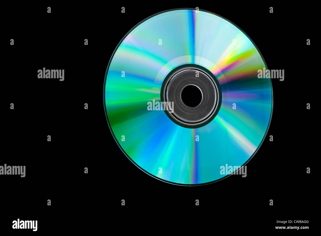 CD oder DVD auf schwarzem Hintergrund isoliert. Stockfoto