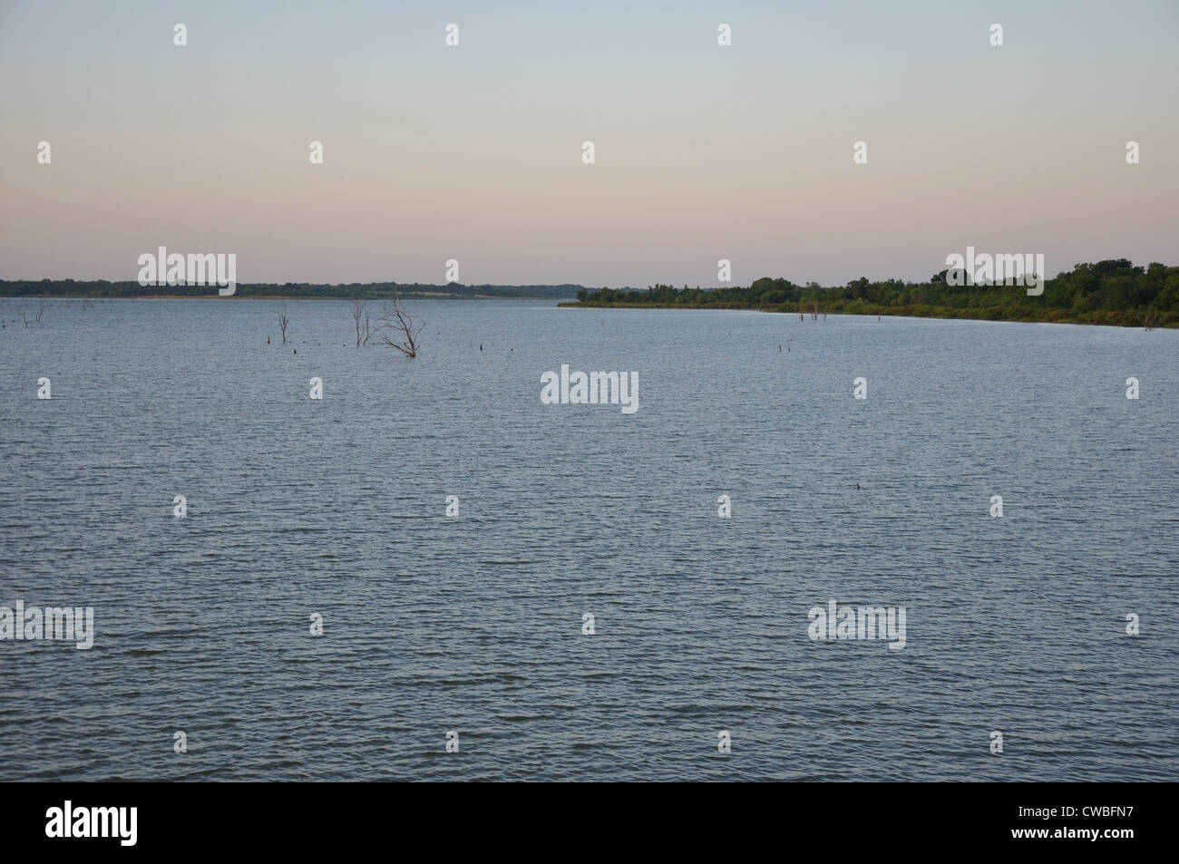 Lavon Lake und Reservoir an der Dämmerung, Texas, USA Stockfoto