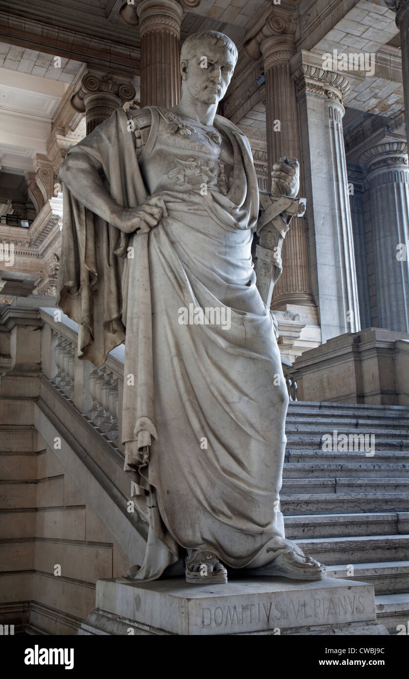 Brüssel - Statue des antiken Juristen Domitius Ulpianus aus dem Vestiubule des Justizpalastes des Bildhauers Antoine-Felix Boureon ab 19. Cent. Stockfoto