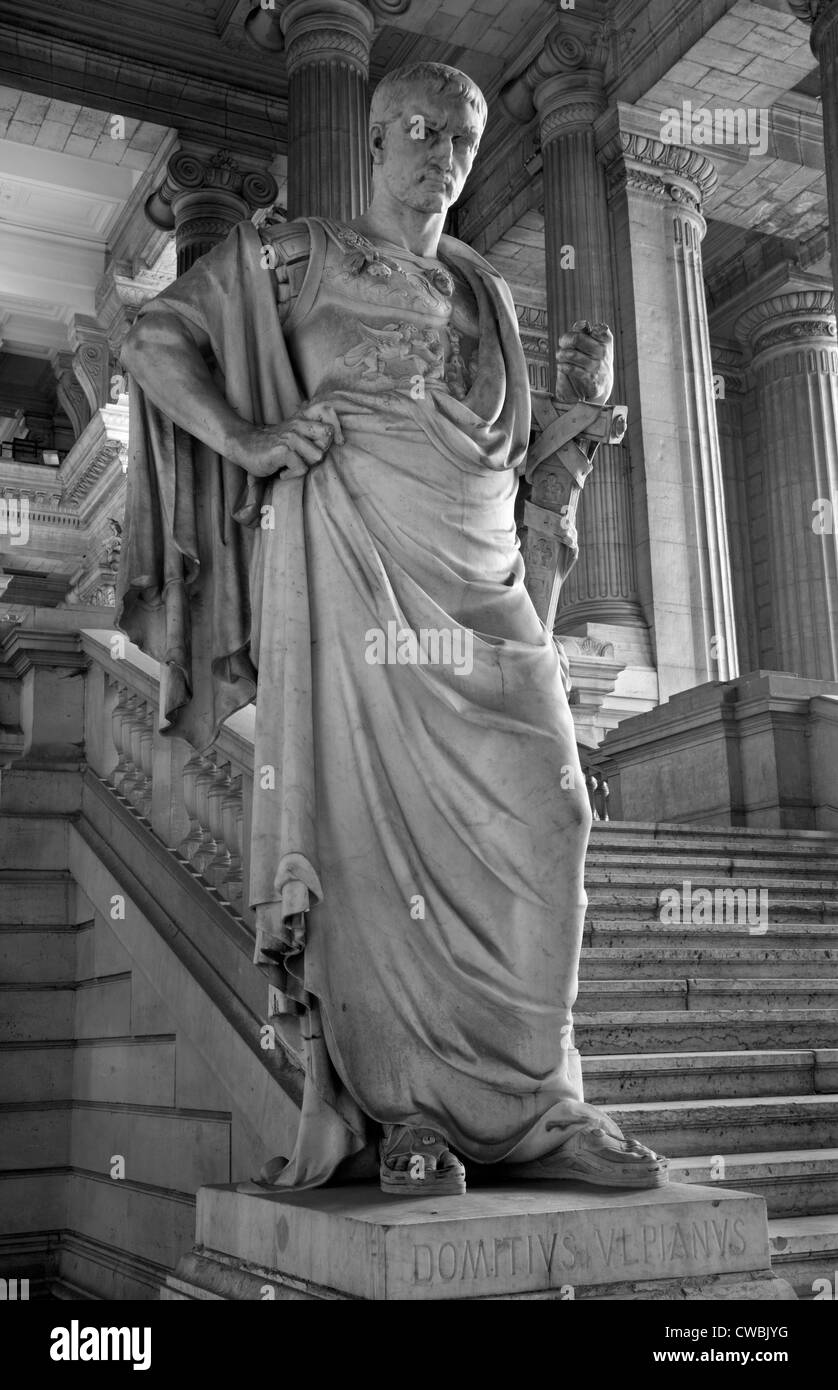 Brüssel - Statue des antiken Juristen Domitius Ulpianus aus dem Vestiubule des Justizpalastes des Bildhauers Antoine-Felix Boureon ab 19. Cent. Stockfoto