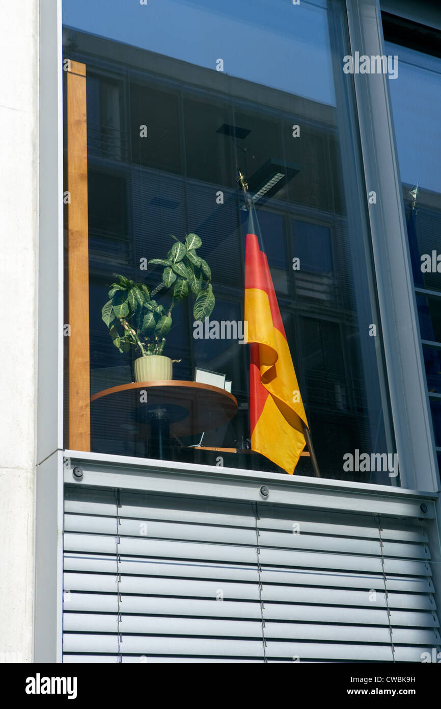 Berlin-Deutschland-Flagge in das Büro einer MPs Stockfoto