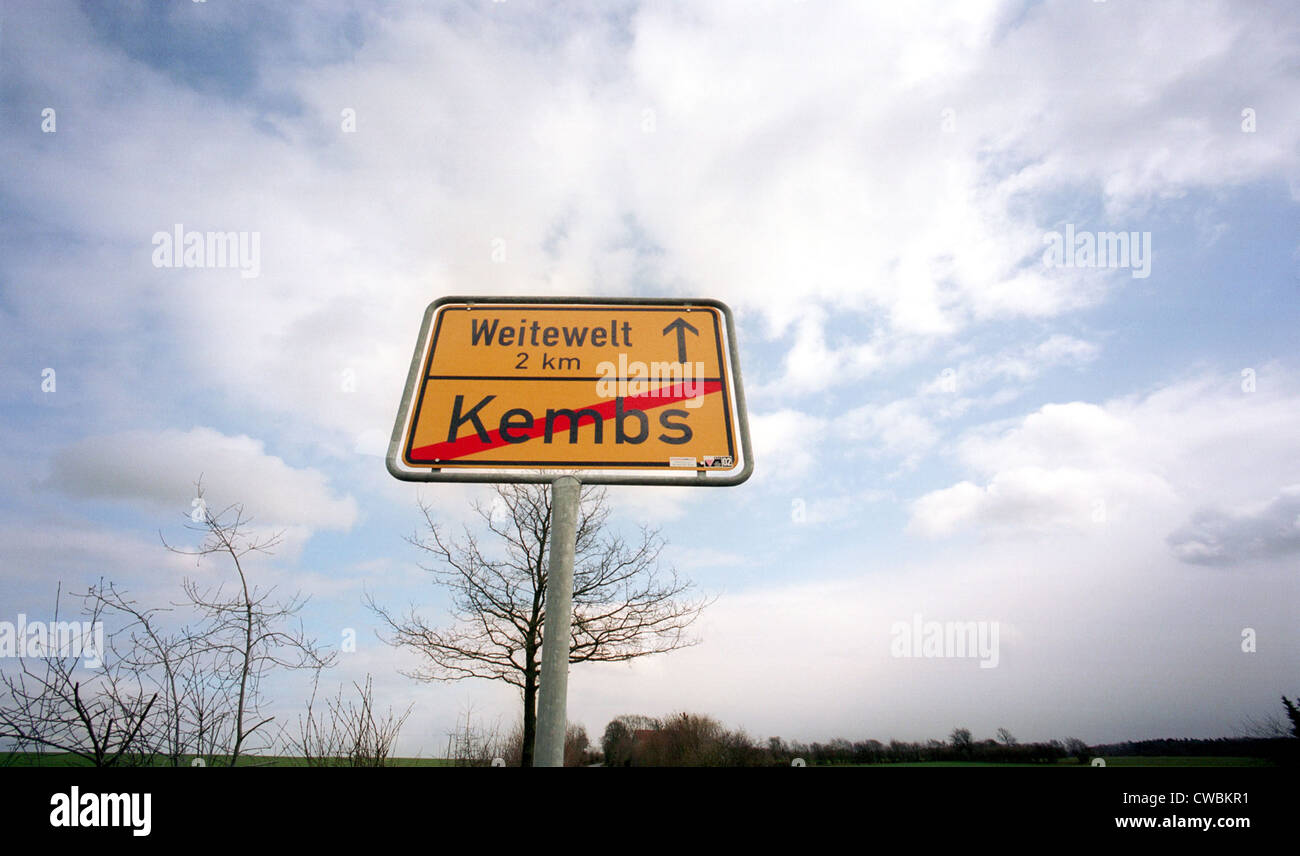 Kembs Wegweiser weite Welt Stockfoto